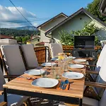 Spacious - With Terrace & Grill Apartamento Senozece