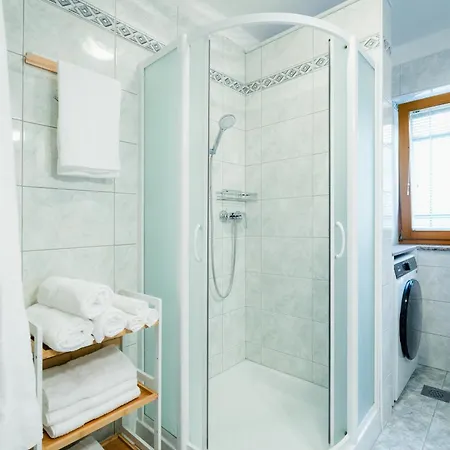 Appartement Spacious - With Terrace & Grill Senozece