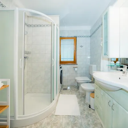 Spacious - With Terrace & Grill Daire