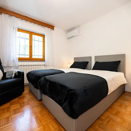 Spacious - With Terrace & Grill *