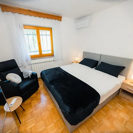 Spacious - With Terrace & Grill * Senozece