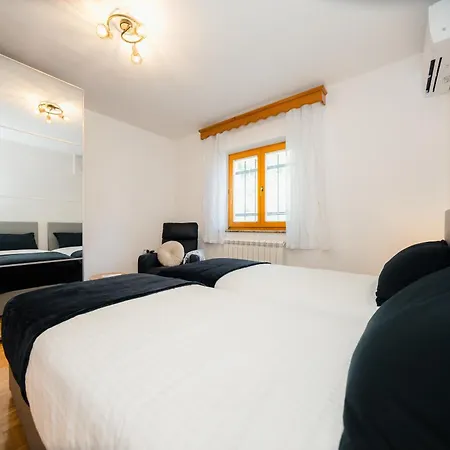 Appartement Spacious - With Terrace & Grill Senozece