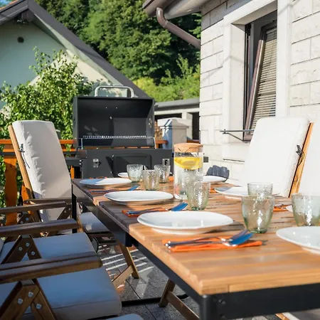 Appartement Spacious - With Terrace & Grill Senozece