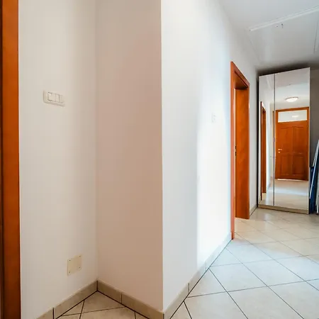 Spacious - With Terrace & Grill *