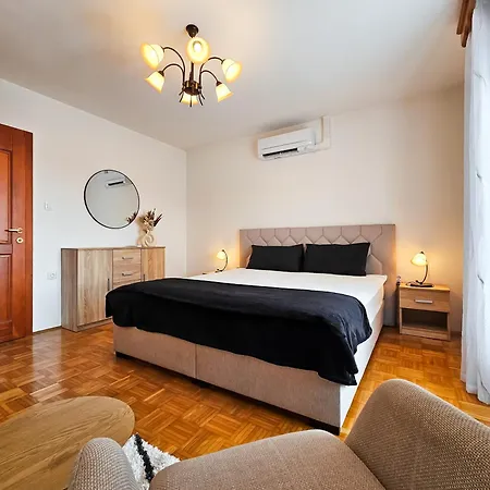 Spacious - With Terrace & Grill *