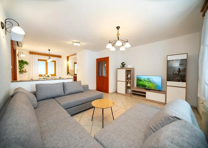 Spacious - With Terrace & Grill Apartma