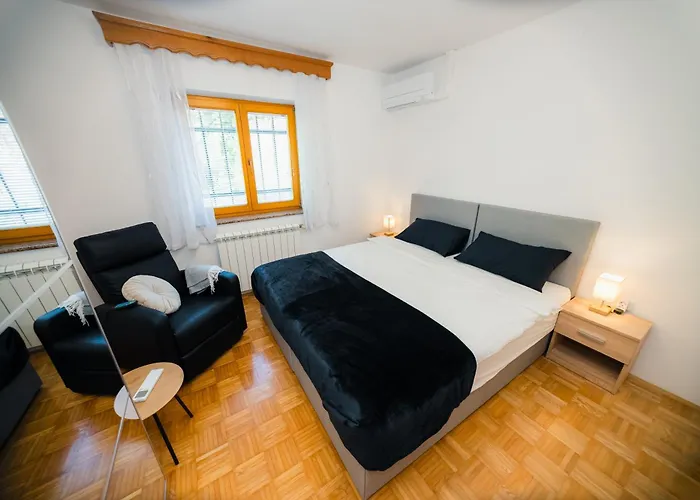 Spacious - With Terrace & Grill * Senožeče