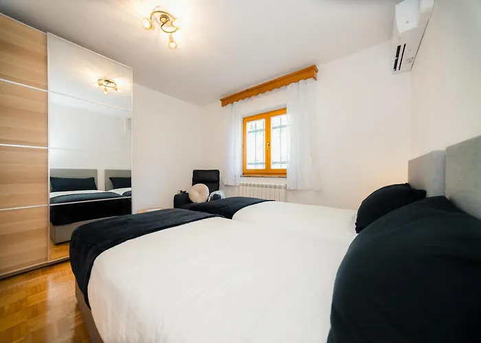 Apartma Spacious - With Terrace & Grill Senozece