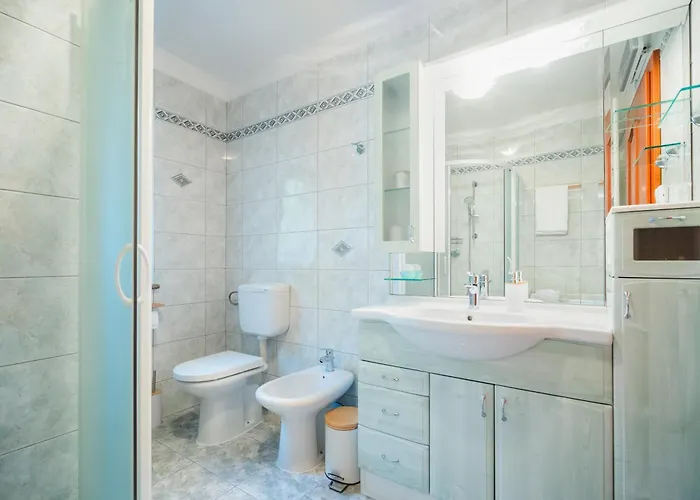 Apartma Spacious - With Terrace & Grill Senozece