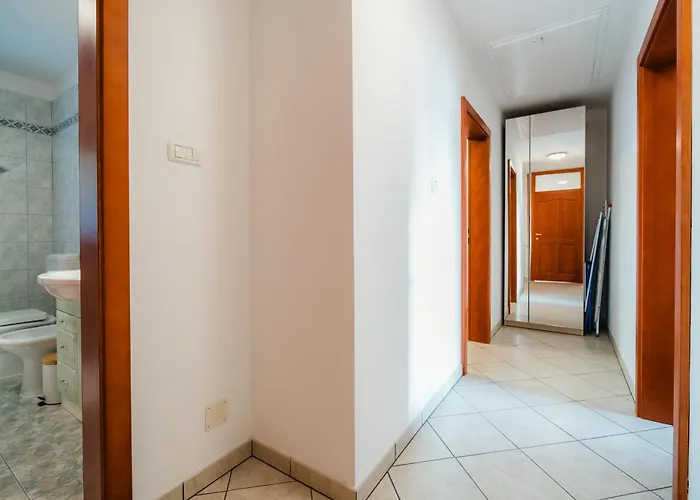 Spacious - With Terrace & Grill *